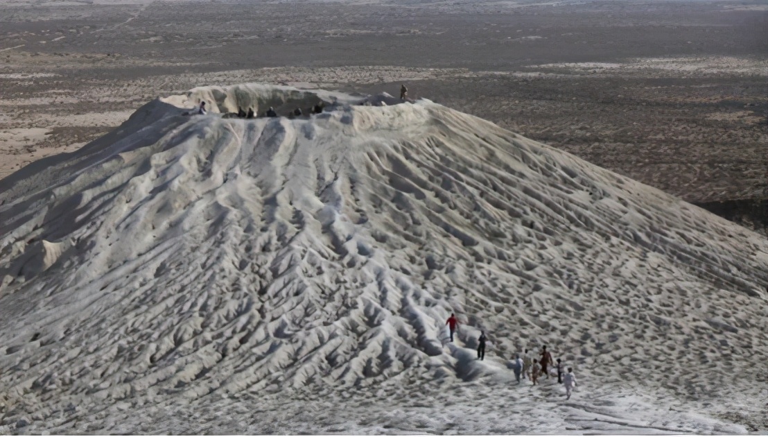 泥火山有多可怕,巨型泥火山