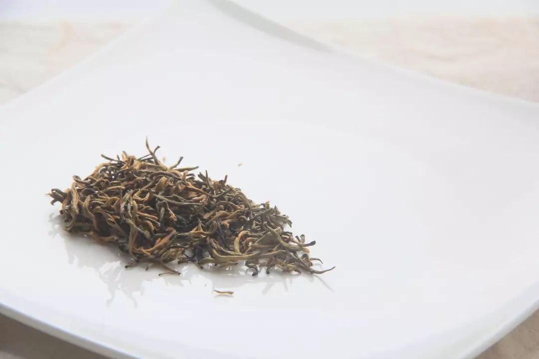 怎么区分青茶黄茶,茶分类黑白绿红