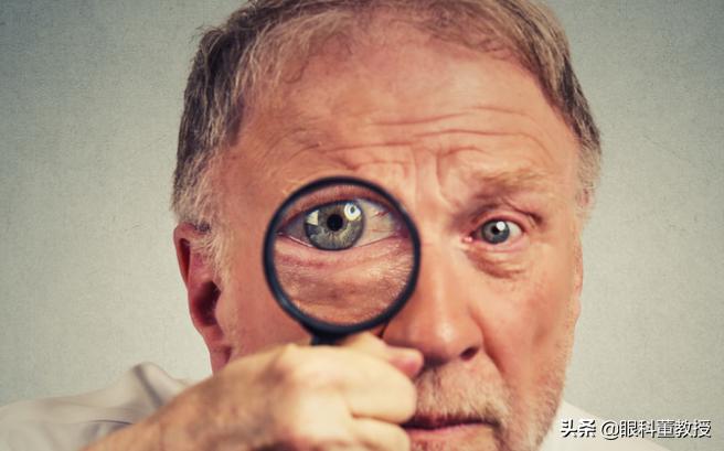 眼球有一点黄色是正常的吗,眼球有一条黄色东西