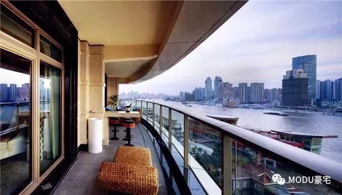 住汤臣一品是怎么样的体验,住在汤臣一品里面人开什么车