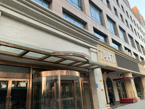 郑州一市民近2万整形手术费无法讨回，工作人员：欠手术费也拖欠员工工资