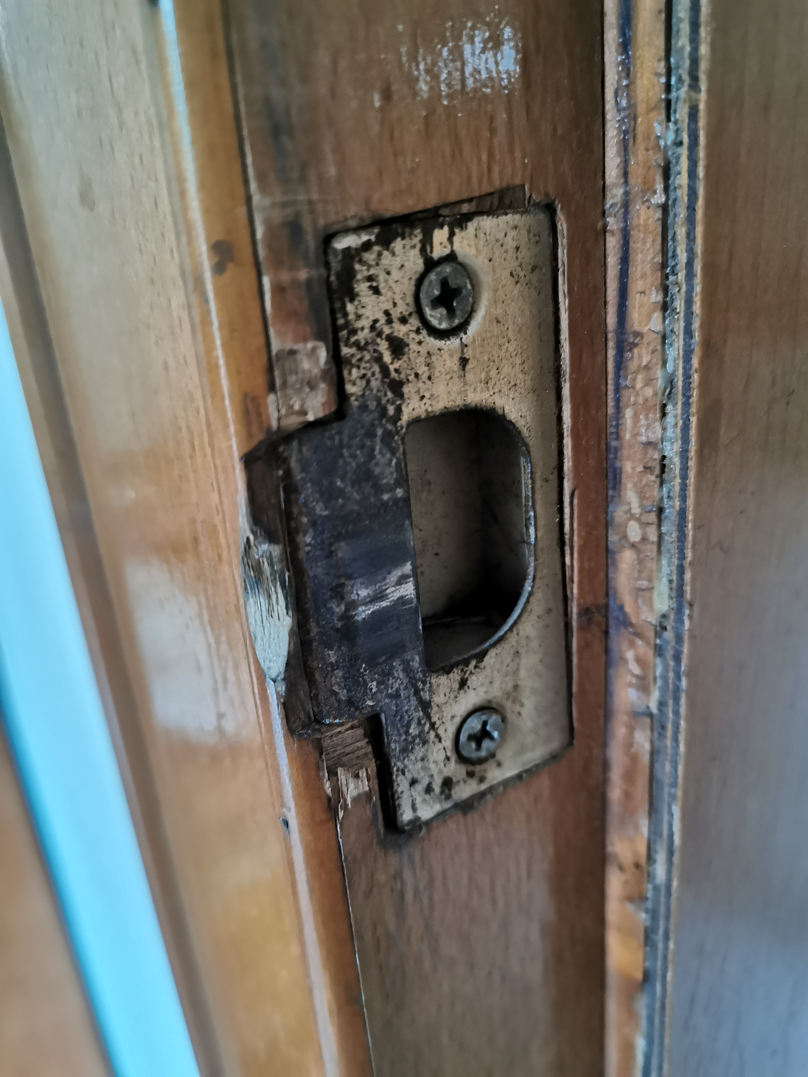 房间门铰链处坏了怎么补救,门锁生锈打不开最好解决办法