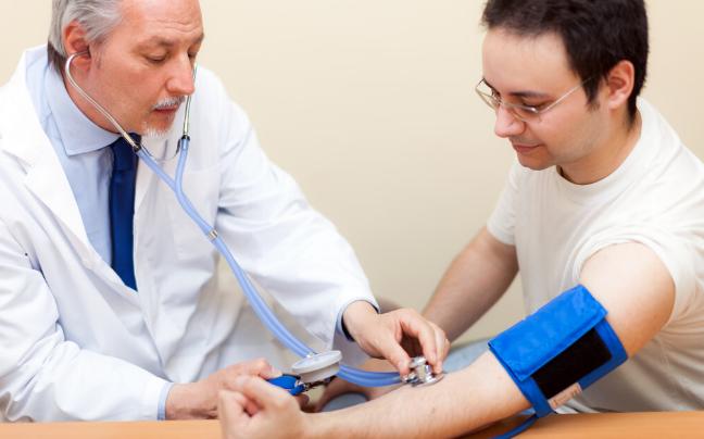 年轻人低压高了是什么原因引起的,年轻人为何低压高