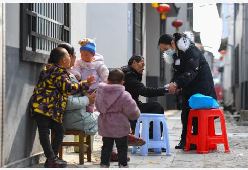 持炬而上,感知平安的“温度”