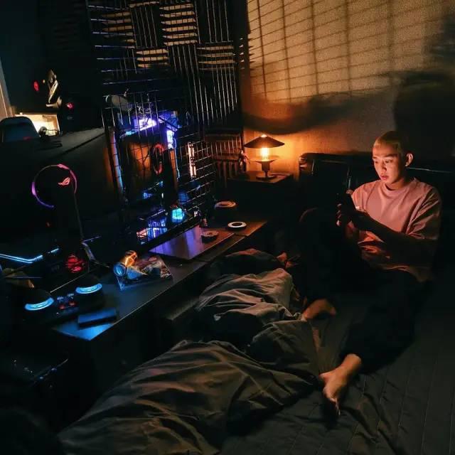 刘亚仁朴信惠阵容强大，韩国丧尸大片《活着》比釜山行2好看？