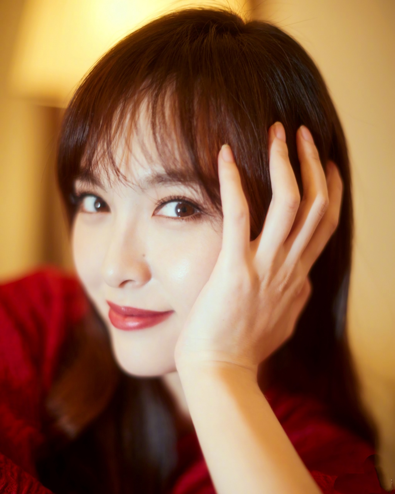 脸上有许多有痣的女生代表什么,脸上有痣的女孩子是不是不好看