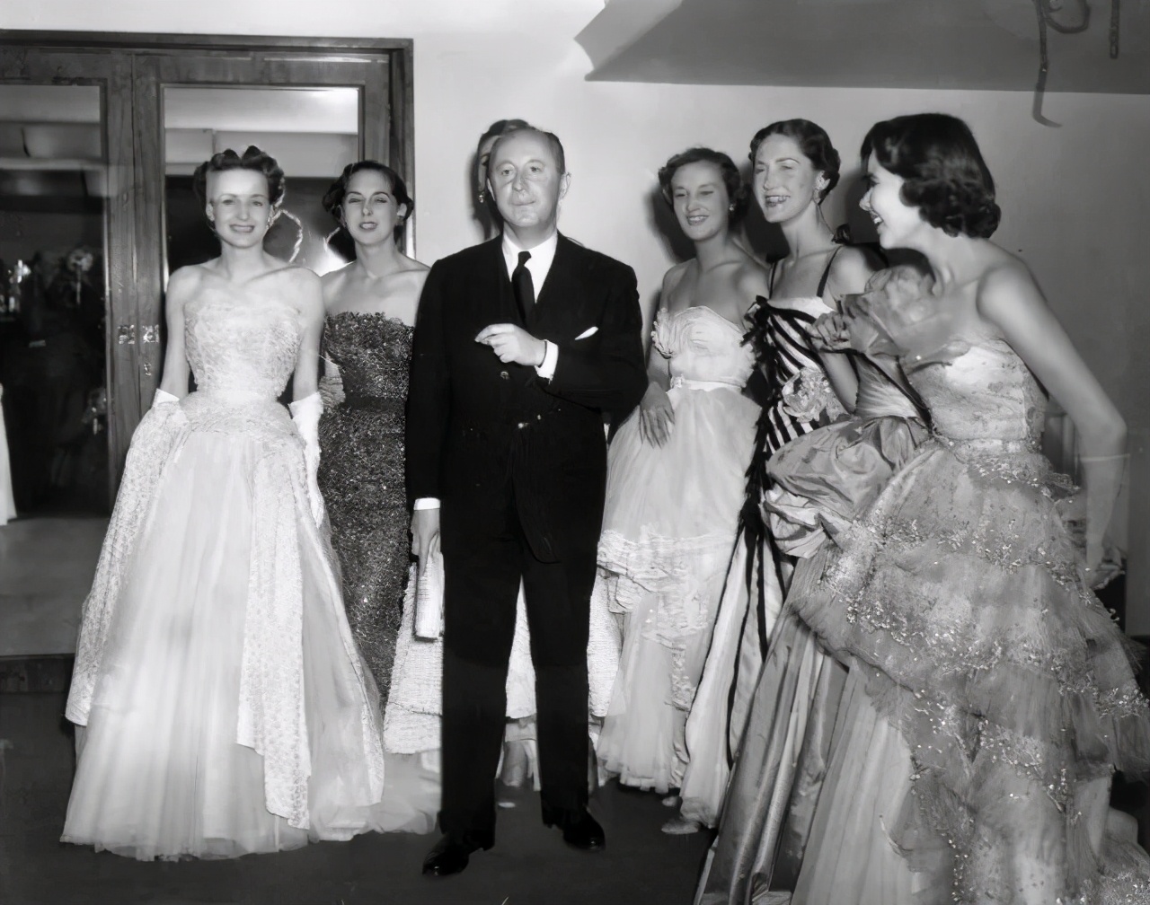 世界十大时装设计师排名,最有名的时装设计师