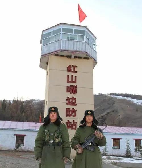 其实这里不寂寞：快来看看“雪海孤岛”红山嘴官兵的雪地运动…