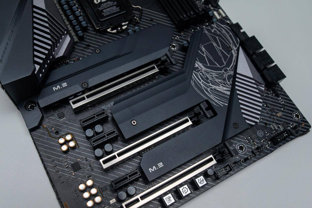 英特尔10代cpu能搭配的主板,英特尔10代cpu是钎焊吗