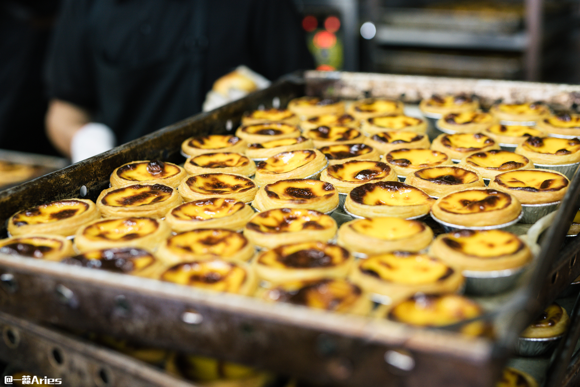 来澳门感受一下紫醉金迷,澳门一天游必去的美食街