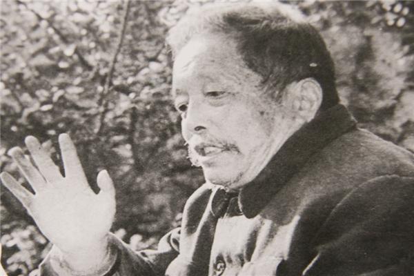 他大字不识一个，却成旷世神医，美国总统克林顿称他“东方蛇仙”