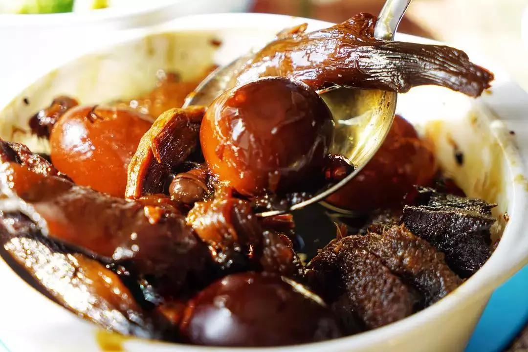 广东猪脚姜寓意,广东猪脚姜为啥又酸又甜的