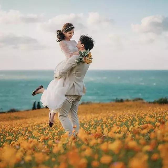 不拘泥形式的婚纱照,婚纱照小众风格这样拍也好看