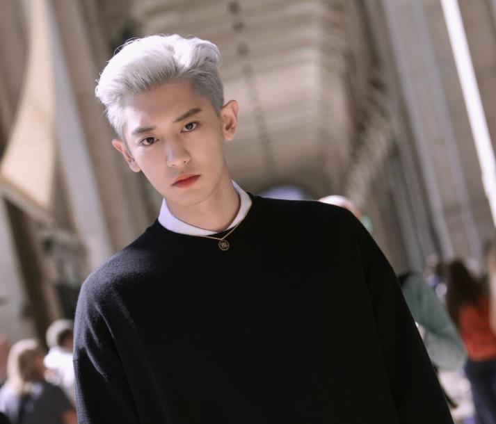 2019exo张艺兴朴灿烈,exo朴灿烈从后背抱住张艺兴