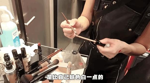 柜姐怎样化妆的,柜姐可以帮忙化妆吗