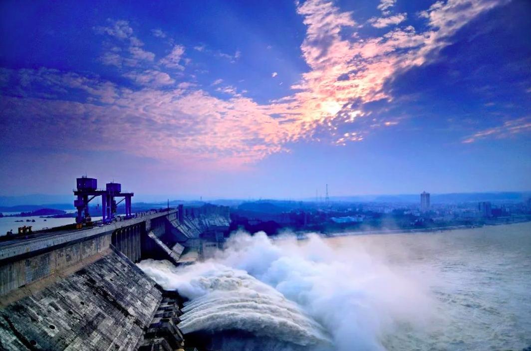 李白描写赞美长江的诗句有哪些,李白长江奔涌不息的诗句