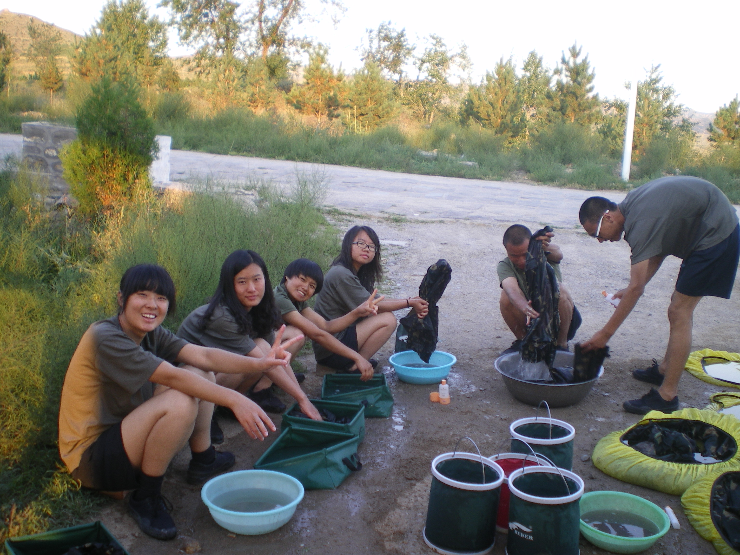 短途徒步旅行如何选必备的装备,徒步旅行需要的装备和注意事项