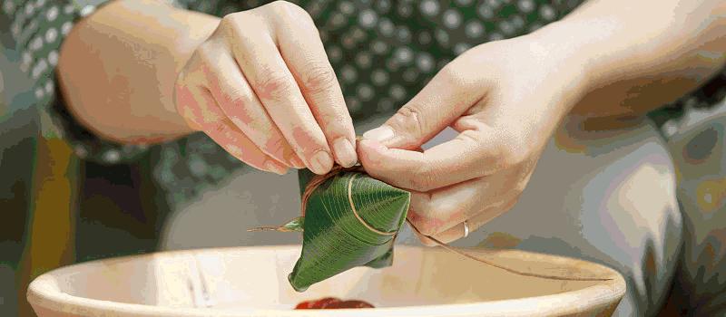粽子怎么能包的特别紧不漏米,煮粽子时为何会出现粽子夹生现象