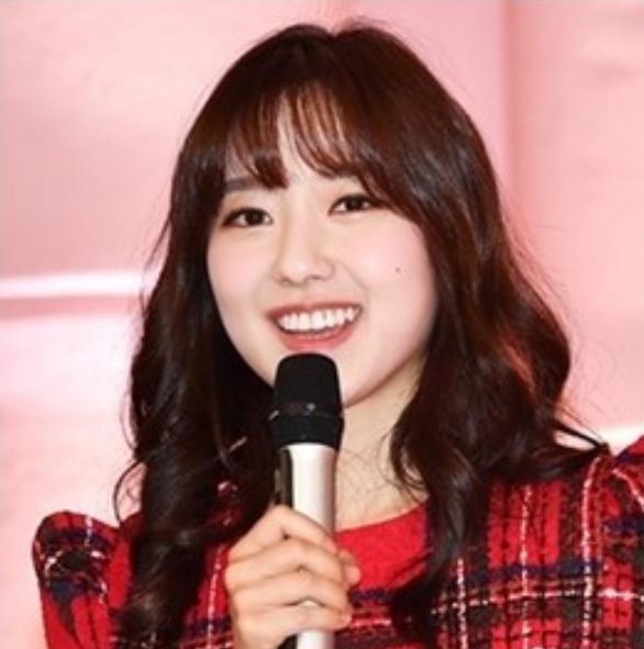 41岁男星恋小17岁女星,41岁男明星恋上17岁女星