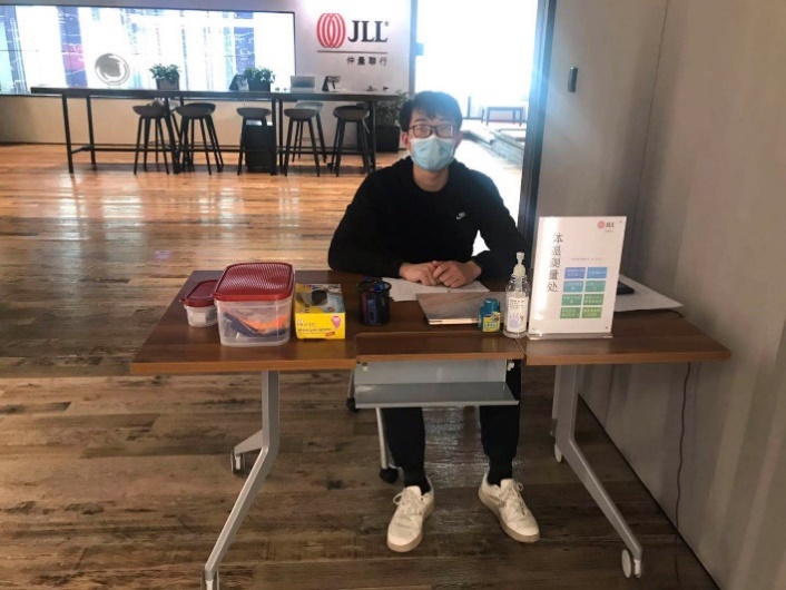 向坚守疫线的硬核志愿者们致敬,战疫先锋不忘初心硬核坚守陈扬