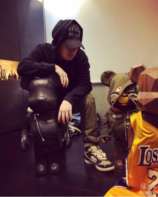 欧阳娜娜aj1,欧阳娜娜上脚香槟黄匡威