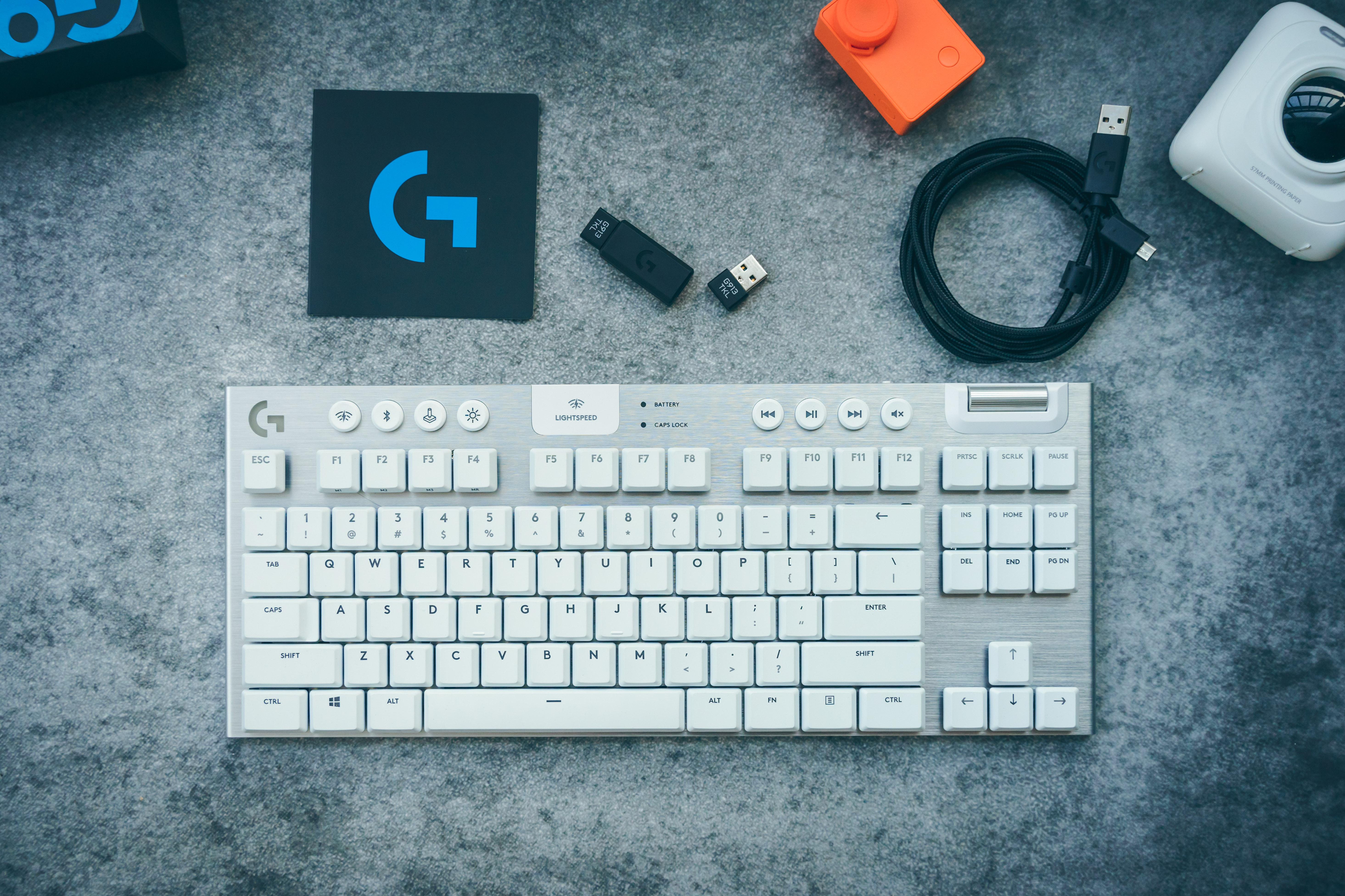 罗技g913tkl键盘值不值得买2023,罗技g913tkl与海盗船k70promini