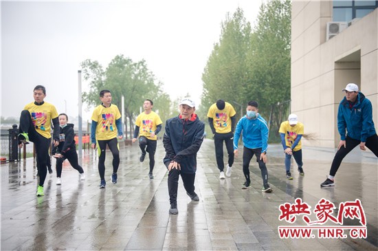 王石锻炼身体遇见大咖,王石健康运动视频