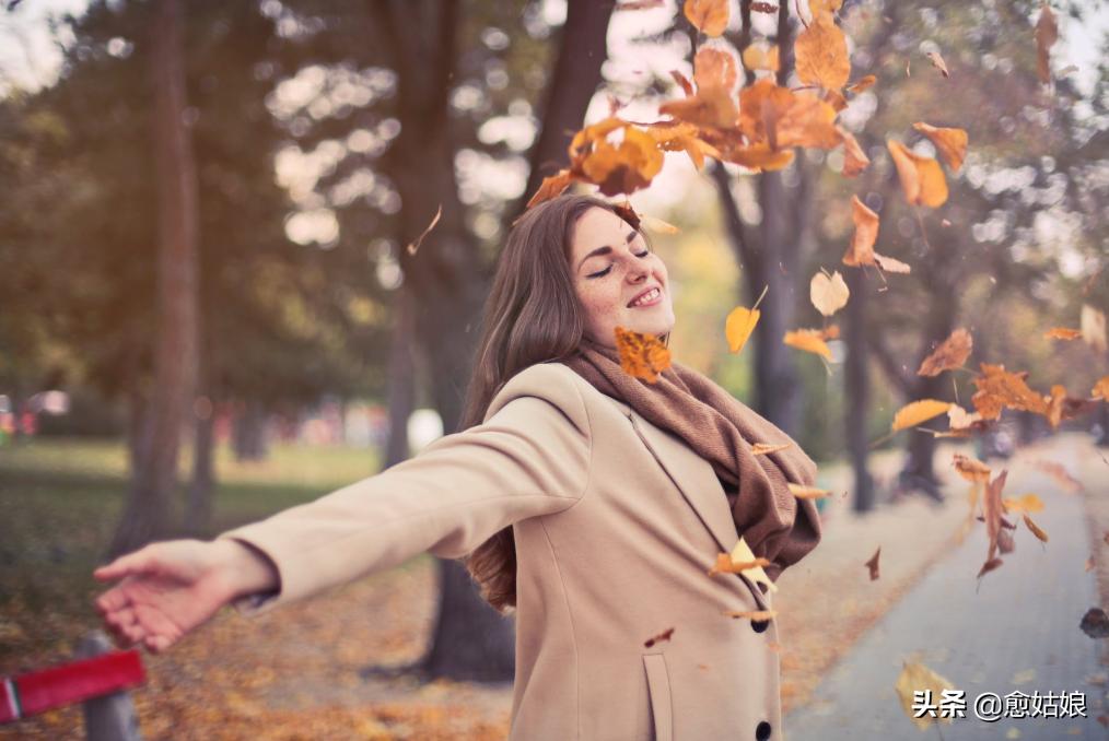 男人真正放不下女人会有4种表现,男人真正放不下女人有四种表现