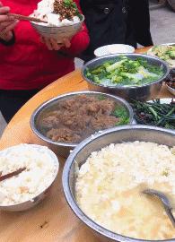 搞笑gif表面稳中带皮实则慌中带急,搞笑gif这才是真正的飙车王者