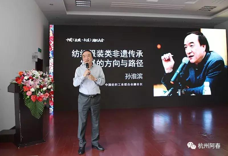 超百图再现2018年服装圈内那三十道靓丽风景……