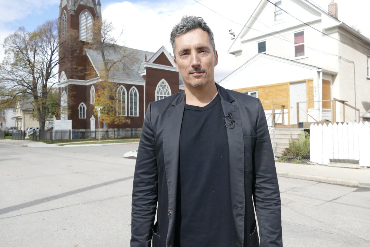 总理也调侃？加拿大艺术家画半裸特鲁多，被批歧视土著妇女引热议