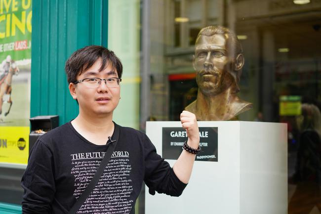 足球写手陈驰,让多少球迷黑暗中漫舞