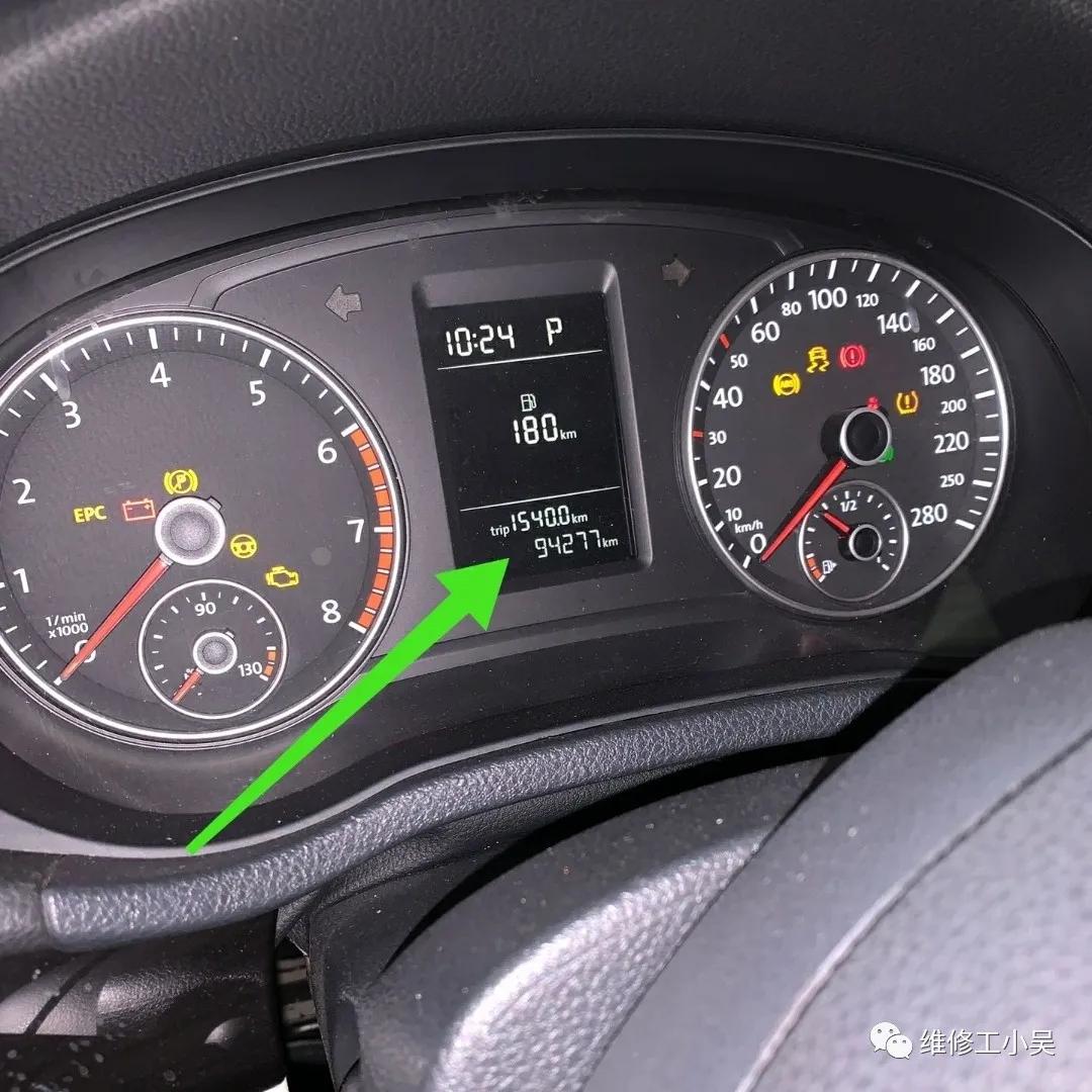 帕萨特打方向盘有吱吱异响,帕萨特原地方向盘转动有咯咯异响