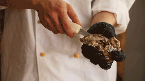 吉娜朵松子料理：在全面营业的日料店里，蚝自由地吃起来