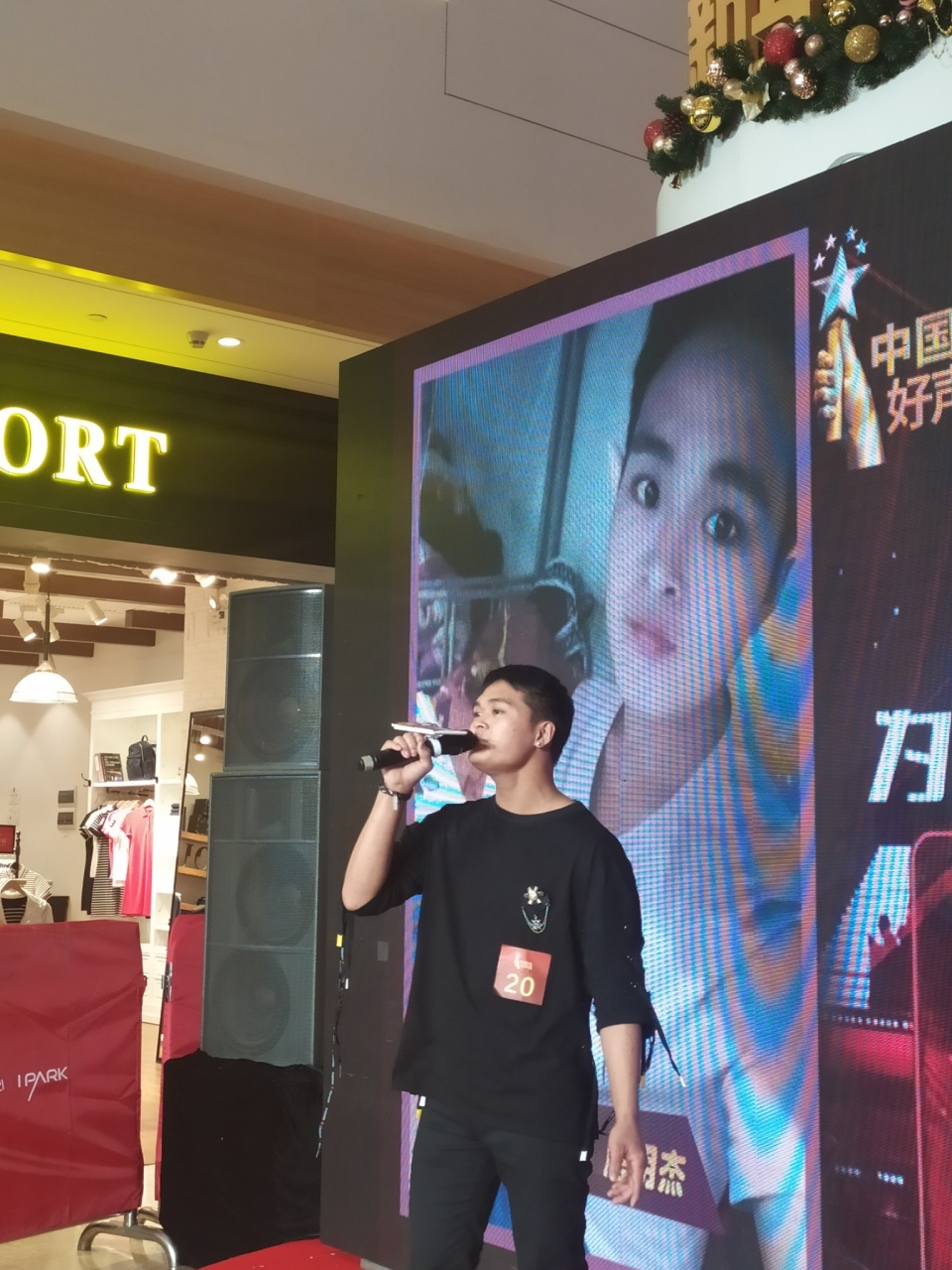 只要你想唱，我们给你舞台。站上舞台，你就是明星。