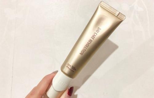 防晒霜含有害成分，当下最火的7款防晒霜真的安全吗？