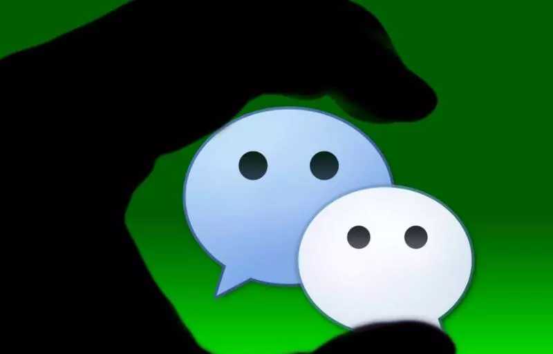 被好友删除却浑然不知?点击右上角这一功能“黑名单”一目了然。