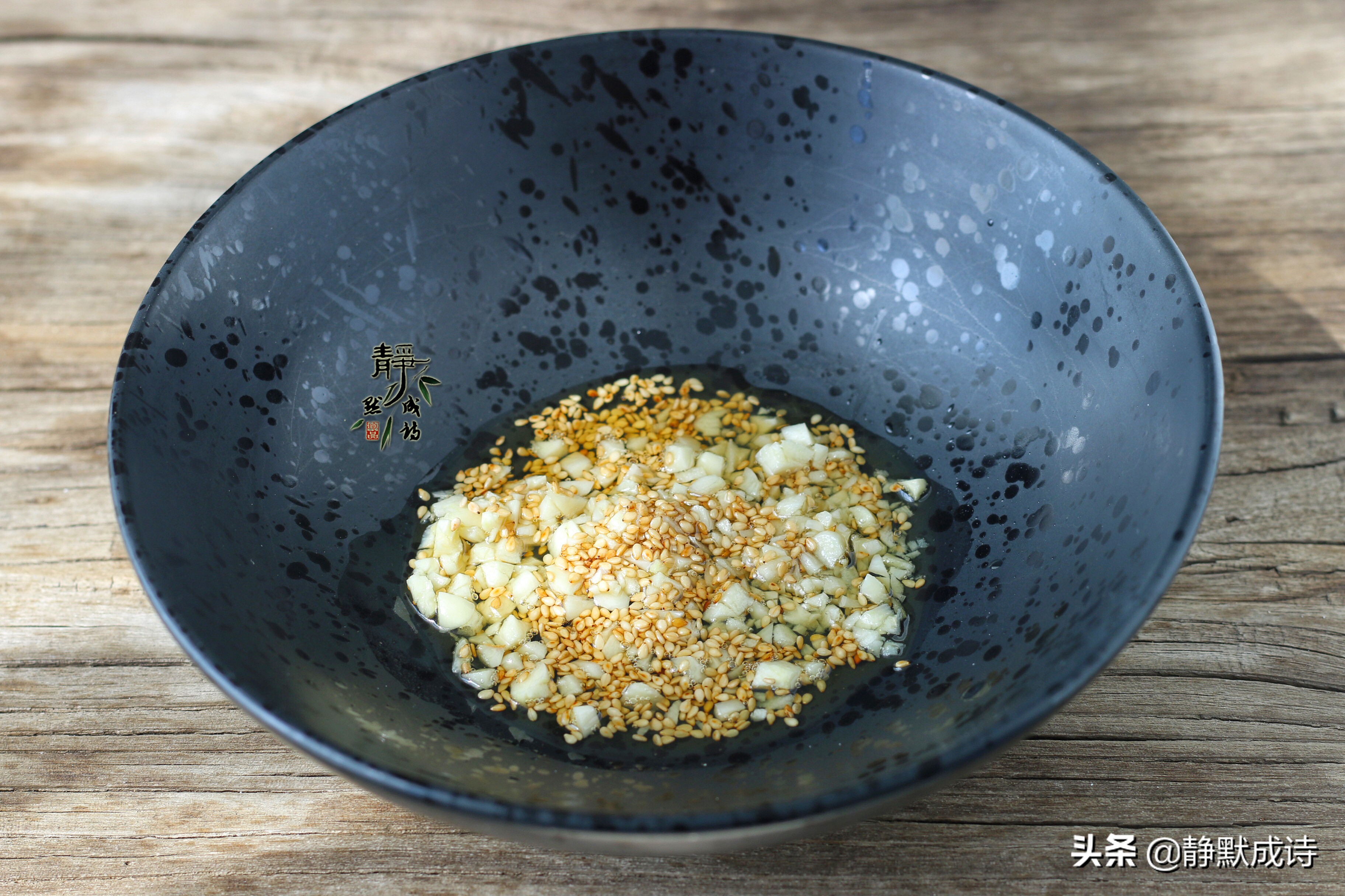 剩馄饨皮的最佳吃法，面香滑汤酸爽，比馄饨还可口，越吃越喜欢