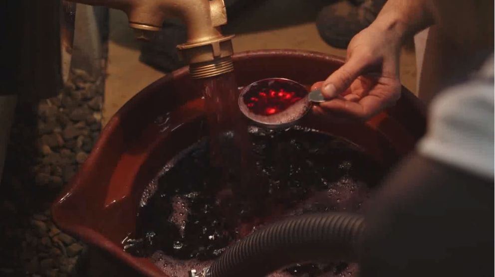 亚裔男子骗了美国富豪,亚裔小伙骗亿万富翁