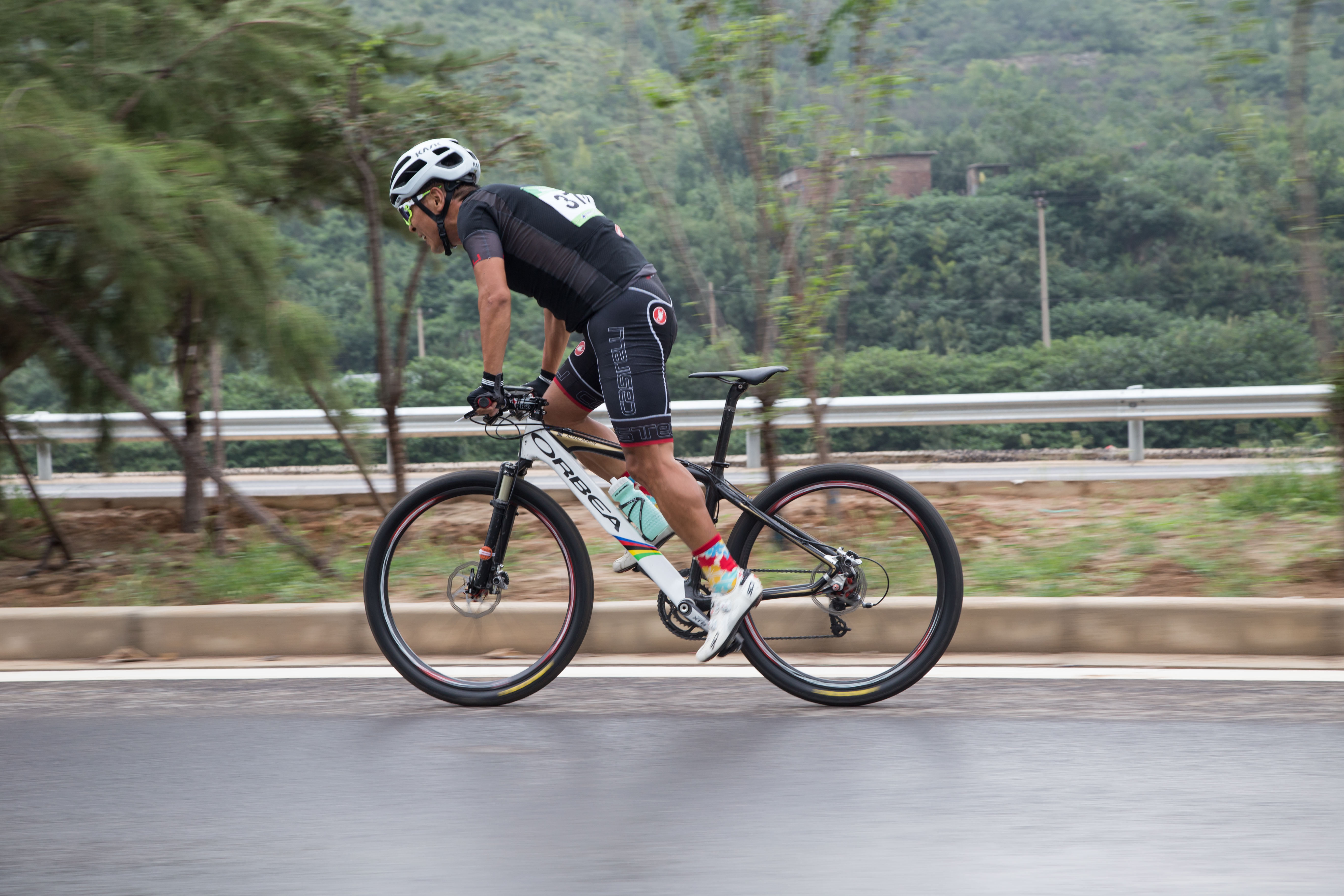 相机怎么抓拍运动中的人,单反相机运动拍摄技巧
