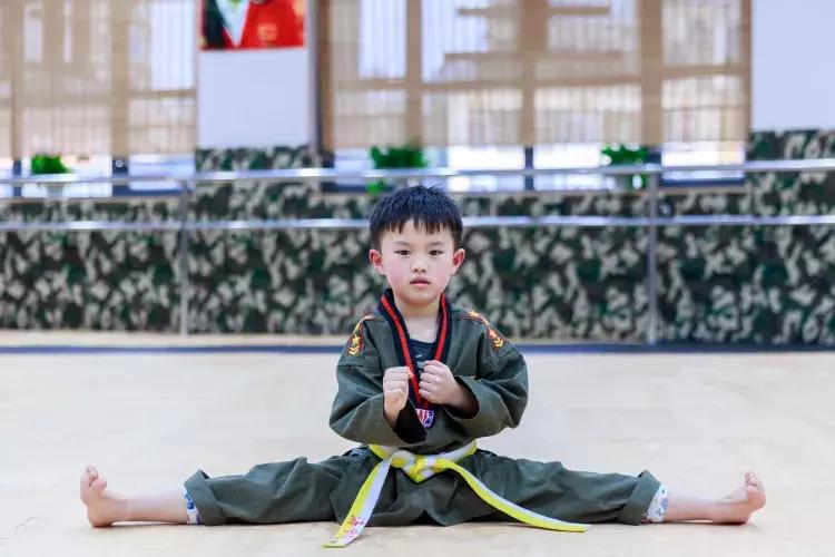 孩子练跆拳道有什么危害吗,小孩子学跆拳道的好处和坏处