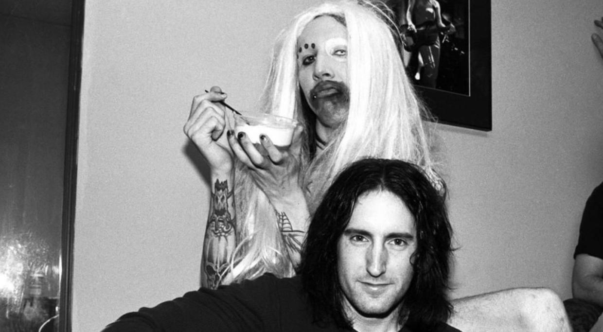 凉了！好莱坞巨星诱奸虐待11人，警察包围豪宅，被业界彻底抛弃