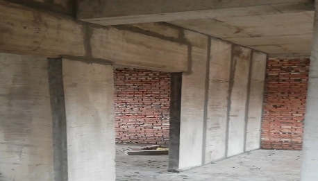 东墙大面积渗水,轻质隔墙板开裂是什么原因