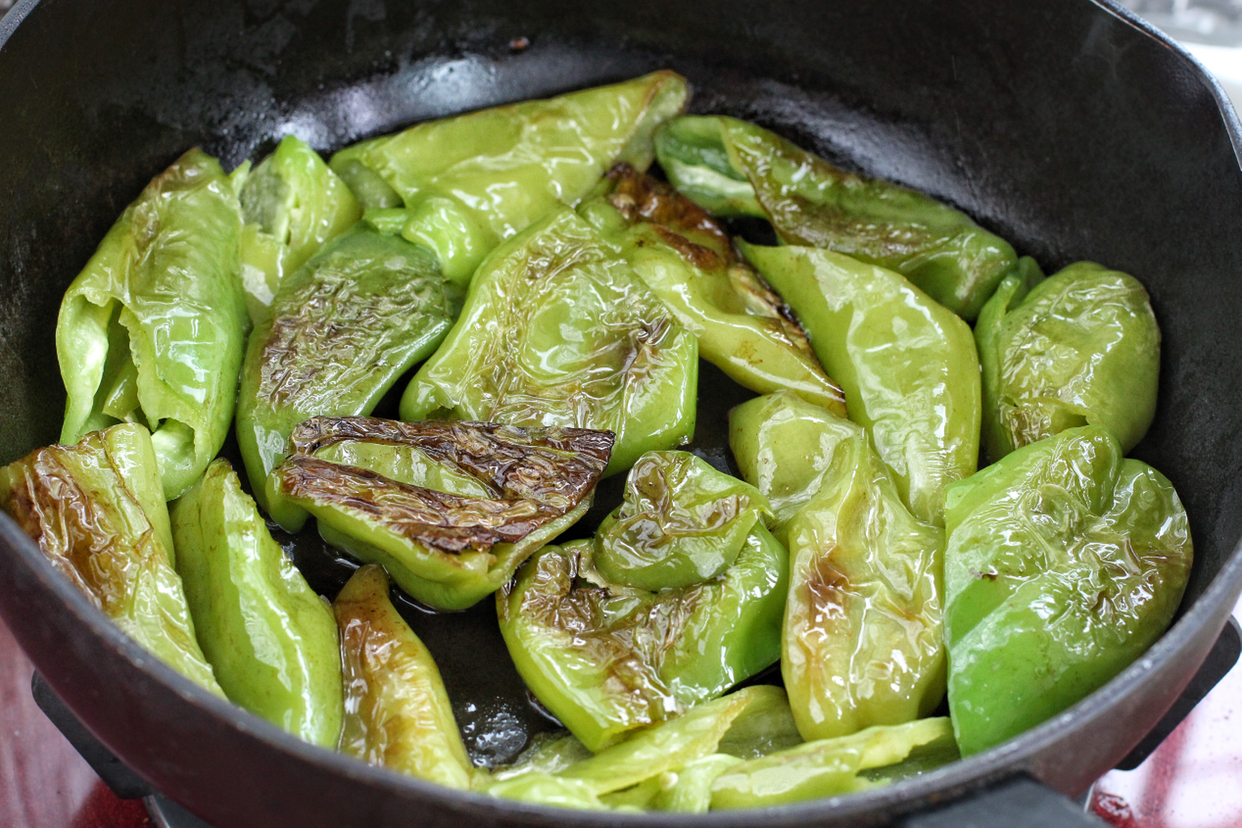 最好吃的辣椒水拌饭吃怎么做,用超级辣的辣椒拌米饭吃