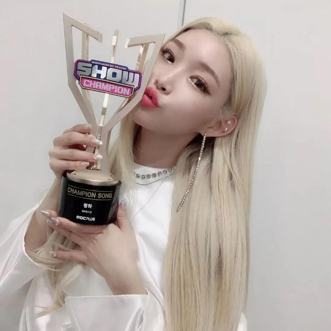 被喷整容脸，却凭实力逆袭为泫雅、宣美接班人，绝不止是穷哈