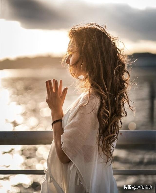 缓解疫情的瑜伽动作,疫情期间的瑜伽体式