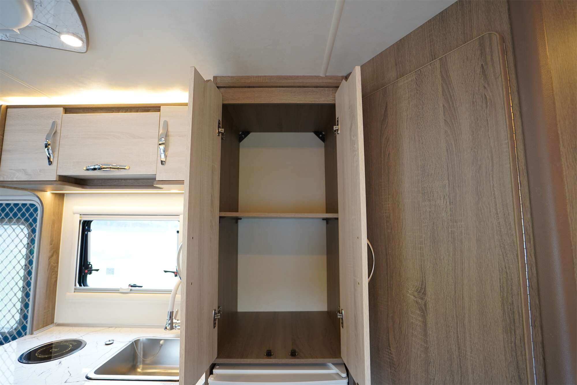 v362低顶6座房车,v362升顶7座房车