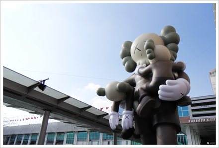 优衣库联名款遭疯抢是在哪里,优衣库联名款遭疯抢回应