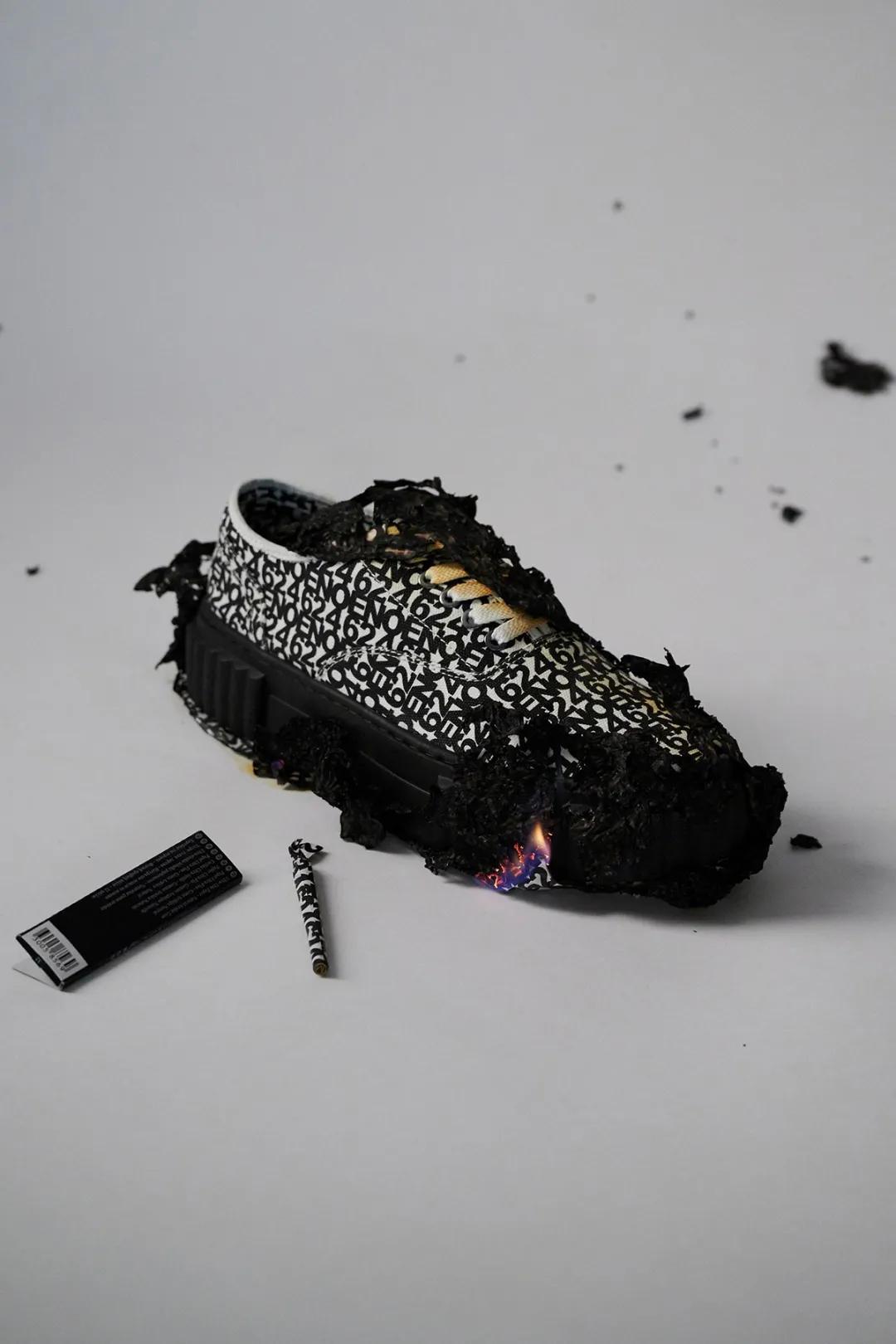 每周联名X讯|镂空外底也太帅了吧，感觉穿上去都能飞起来了