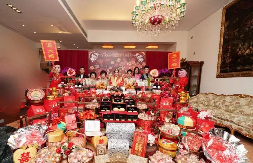 何超盈过大礼什么意思,何猷君晒姐姐何超盈过大礼仪式照